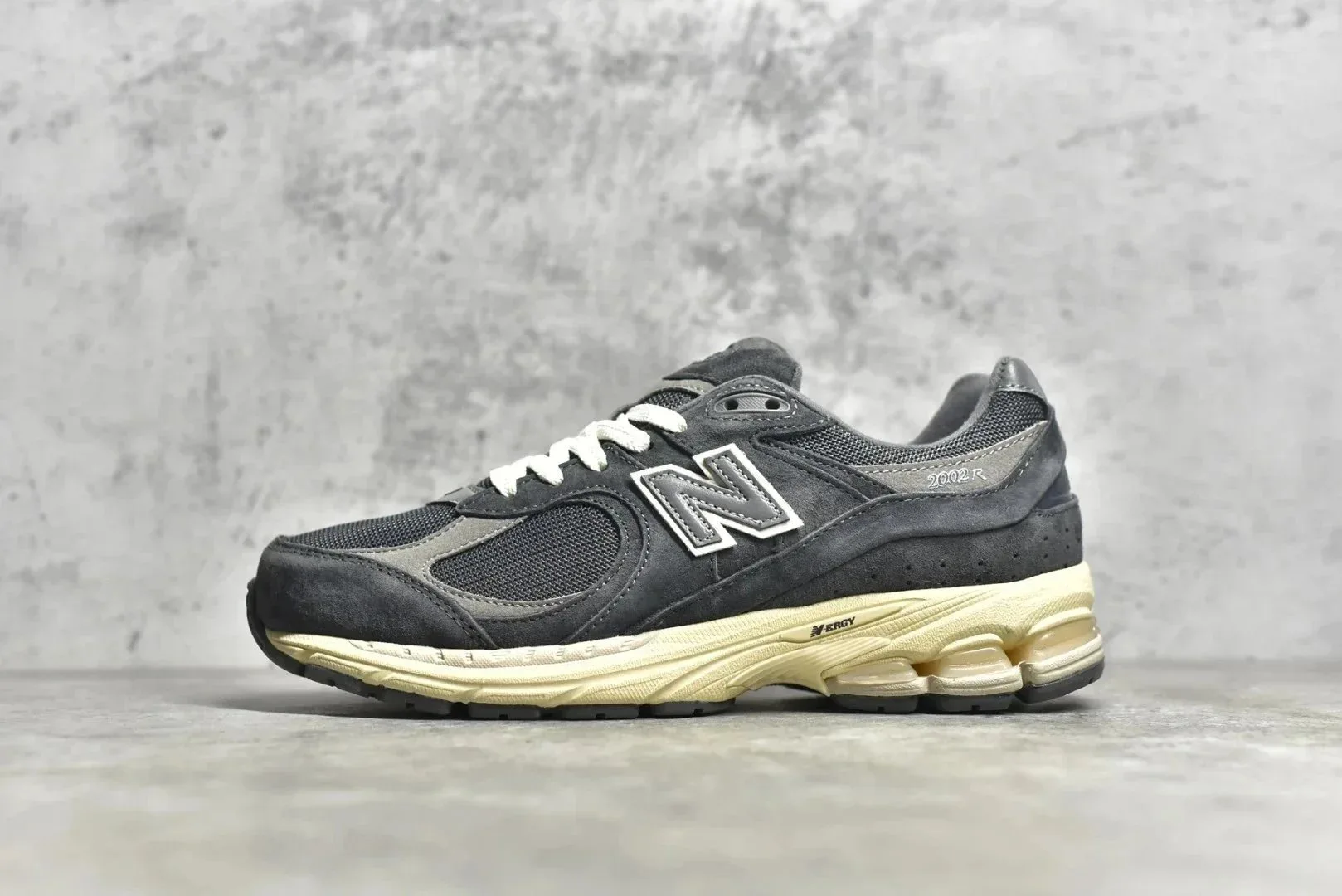 New Balance 2002R Dark Navy Magnet
