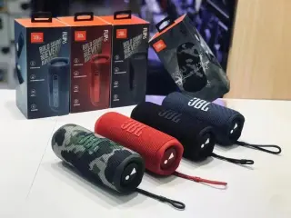 JBL Flip 6 and Flip 7 Speakers
