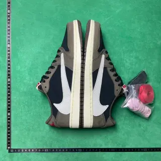 Air Jordan 1 Low Travis Scott