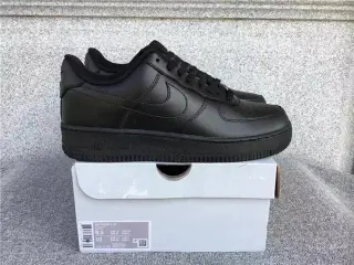 Nike Air Force 1 07 Triple Black