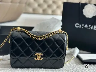 Pikowana torebka z klapą Chanel Czarna
